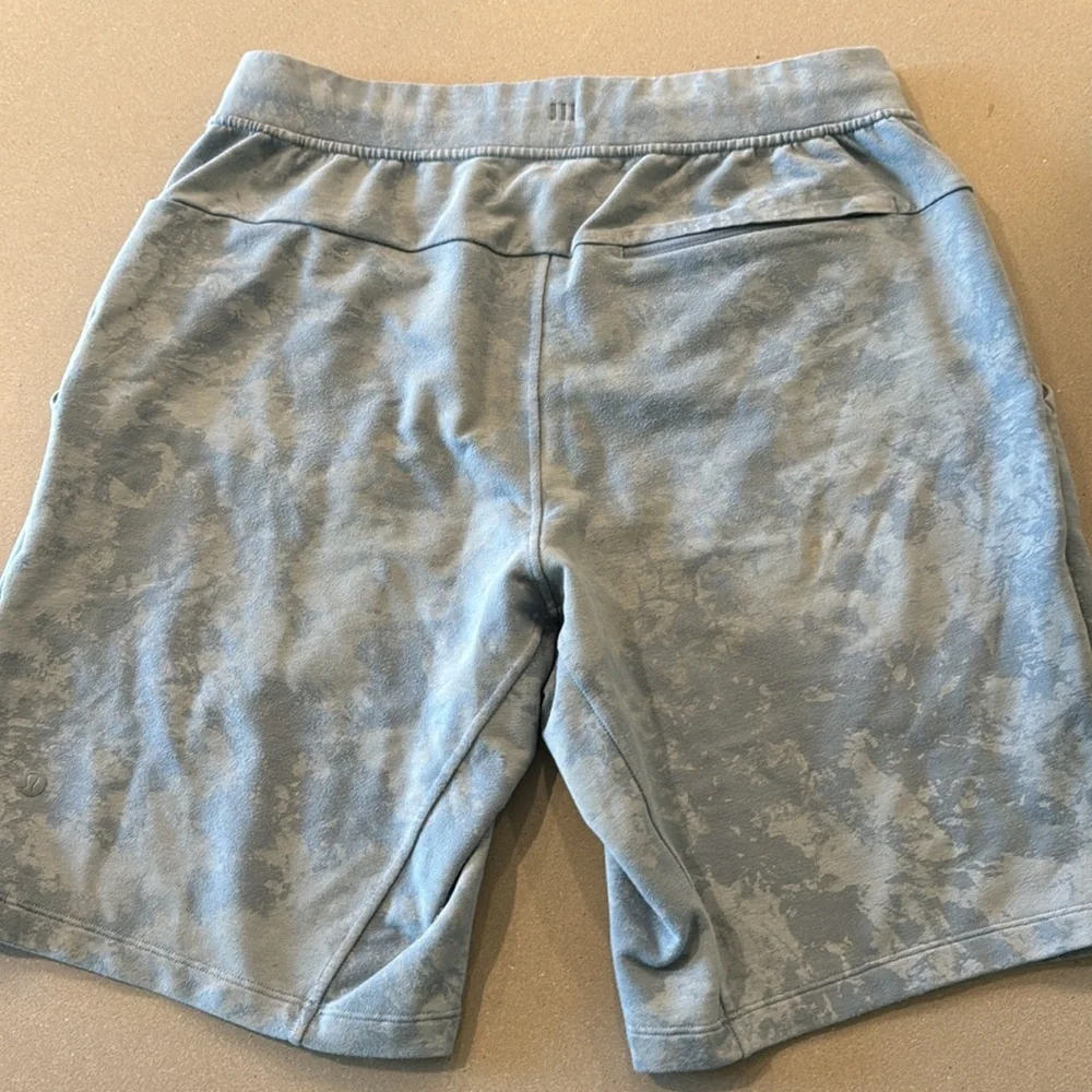 Lululemon shorts - Picture 3 of 4